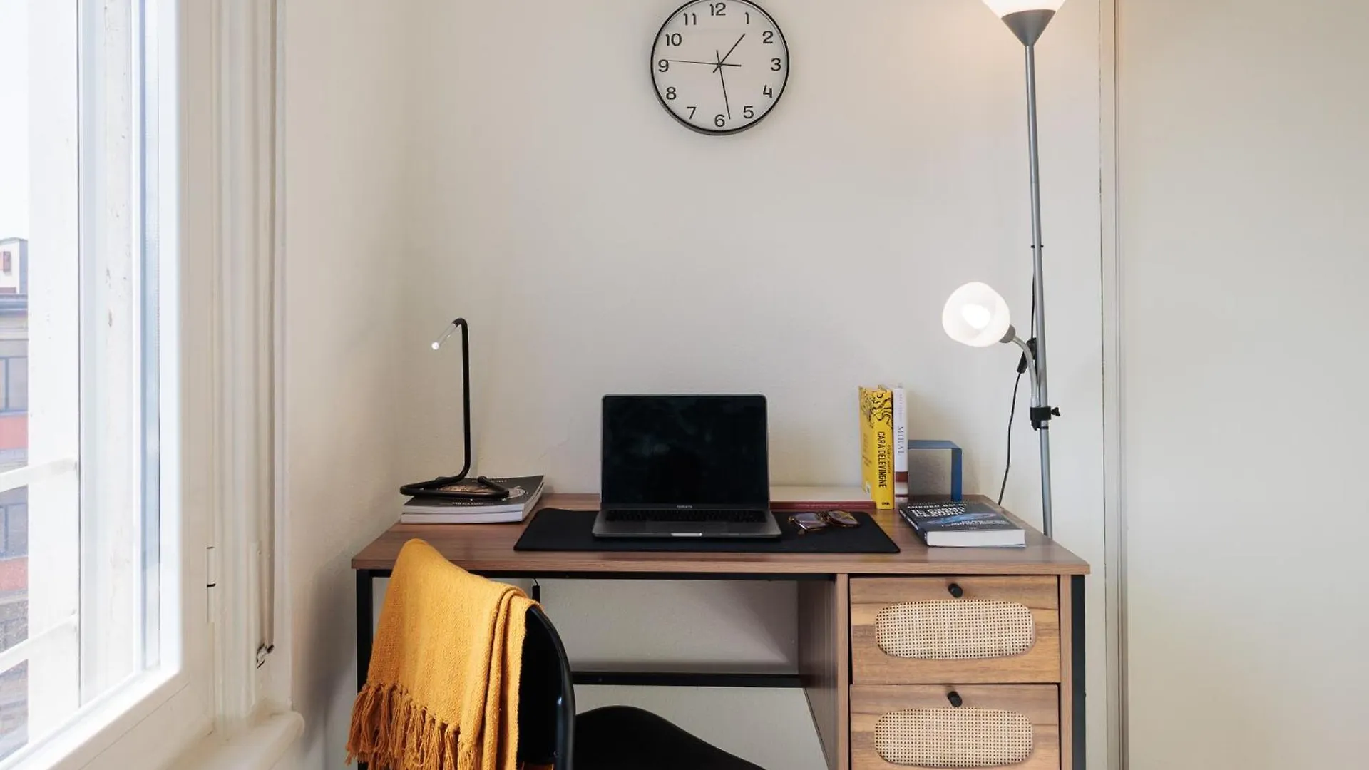 Appartamento Di Design Con Vista Su Via Tortona Milano Italien